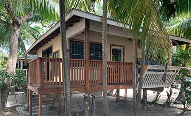 Coconut Tree West Bay Hotel Exterior foto